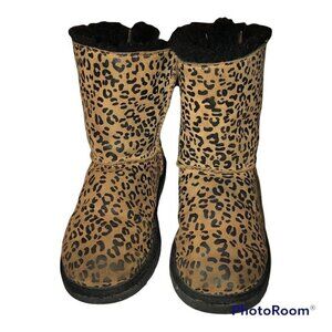 UGG Bailey Bow Womens Leopard/Cheetah Print Shearling Lined Boots Size 4